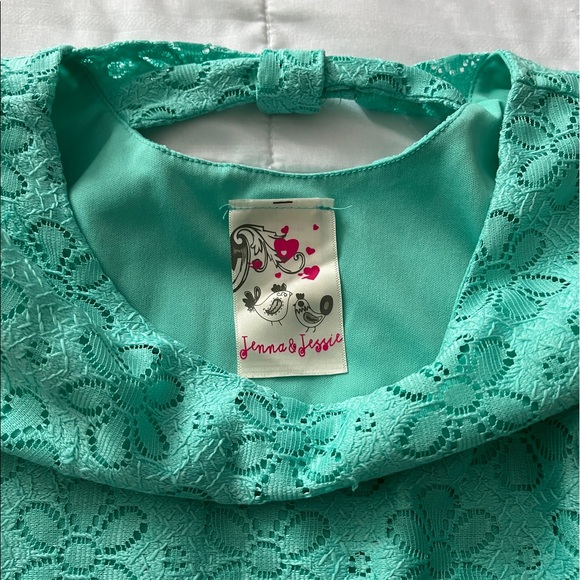 Jenna & Jessie Dress - Picture 3 of 4